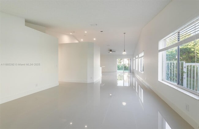 Building Photo - 4295 Greenbriar Ln
