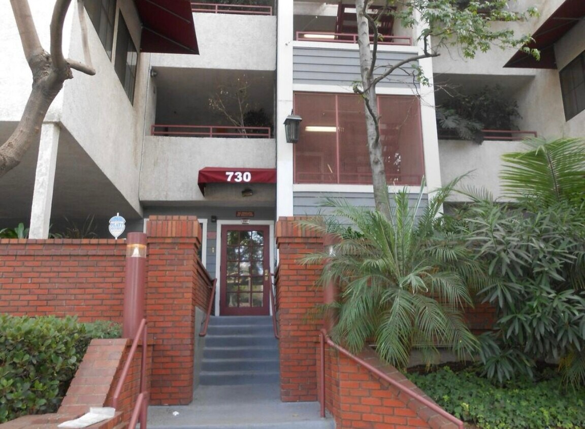 Foto principal - 730 W 4th St