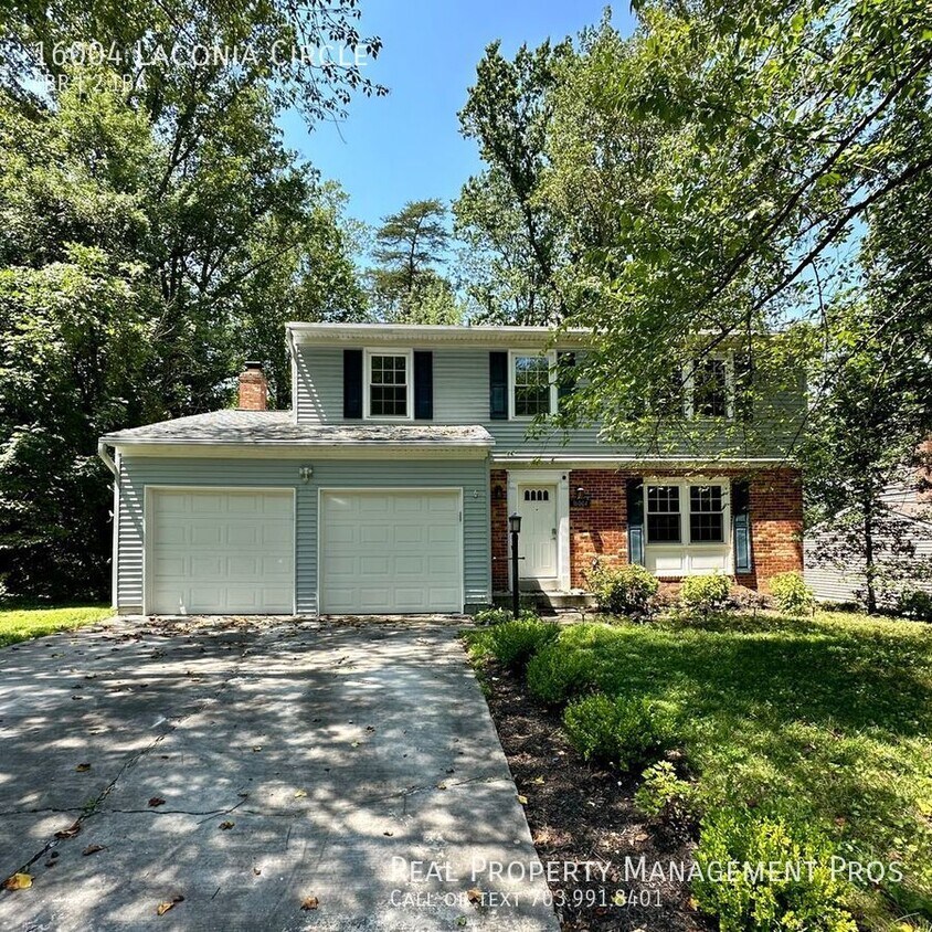 Foto principal - Just renovated single family home / Fenced...