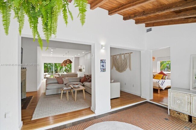 Foto del edificio - 753 NE 82nd Terrace