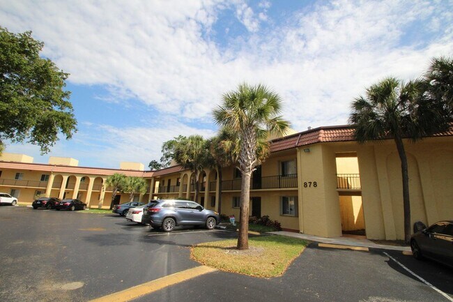 Foto del edificio - 878 SW 9th St Cir