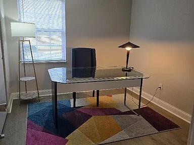 Foto del edificio - 7871 Thornfield Ln