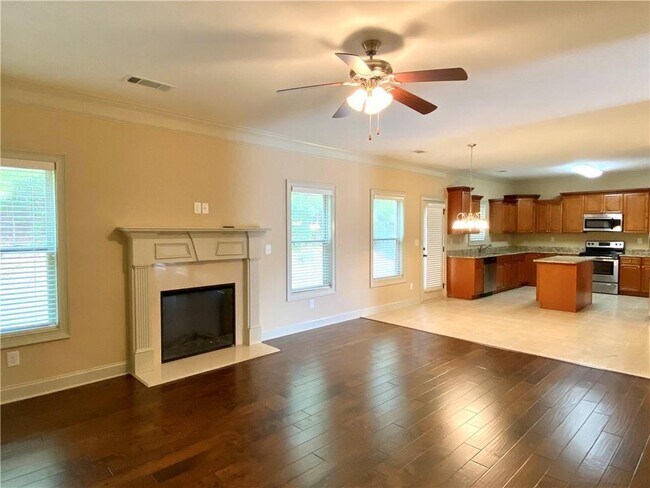 Building Photo - 522 Watercourse Way