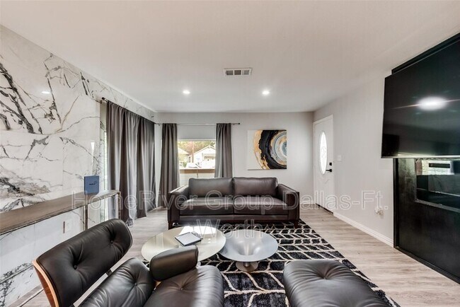 Foto del edificio - 1124 E 11th St