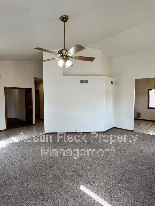 Building Photo - 260 W Verano Pl