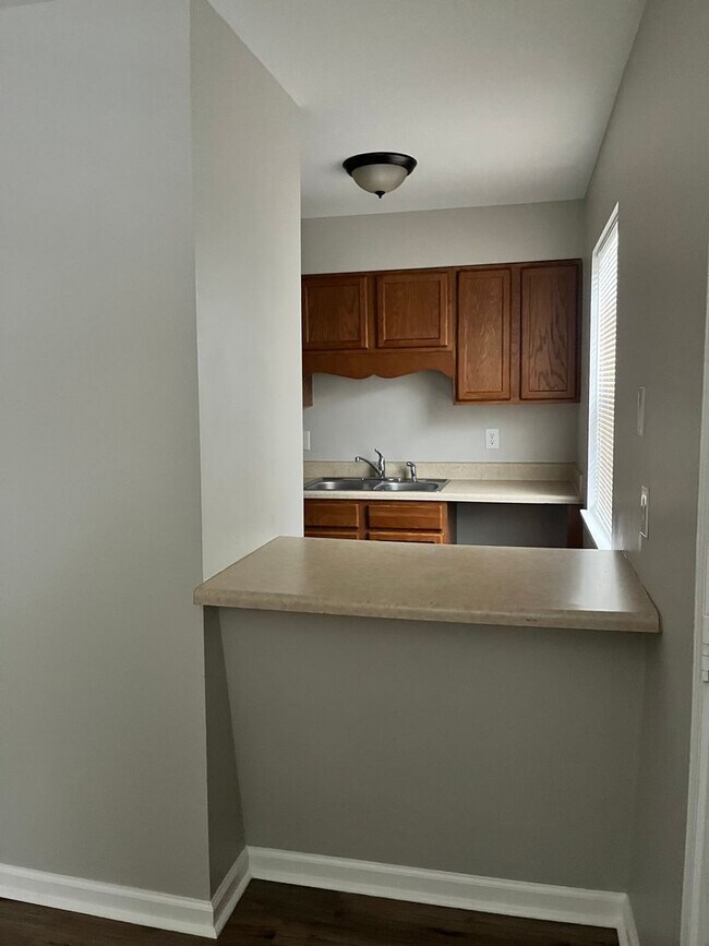 Foto del edificio - Two bedroom, 1.5 bath condo in High Point--Oakmont Condominiums