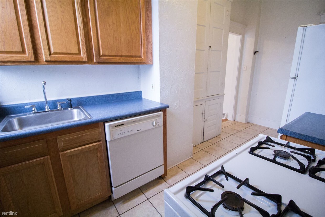 Primary Photo - 2 br, 1 bath 4plex - (CRAFTON HS(Close To ...