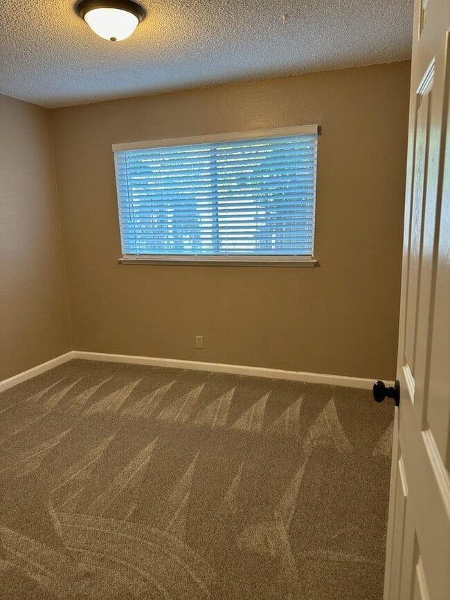 Building Photo - Charming & Cozy 2-Bedroom Home in West Sacramento - Perfect for Your Next Stay!