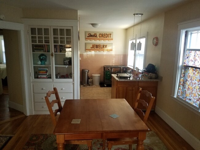 Dining View - 81 Turner St