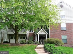 Building Photo - 3903 Penderview Dr