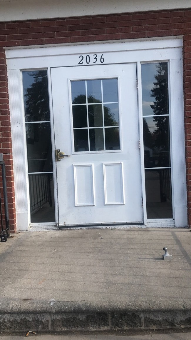 Building Photo - 2036 Preble Ave