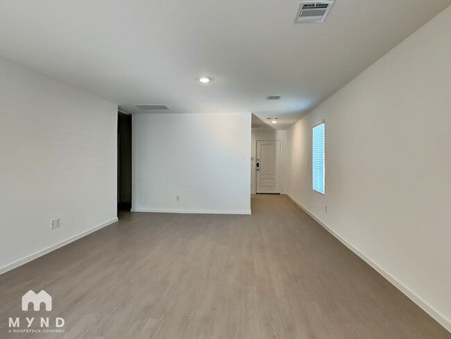 Building Photo - 2057 Belgian Dr