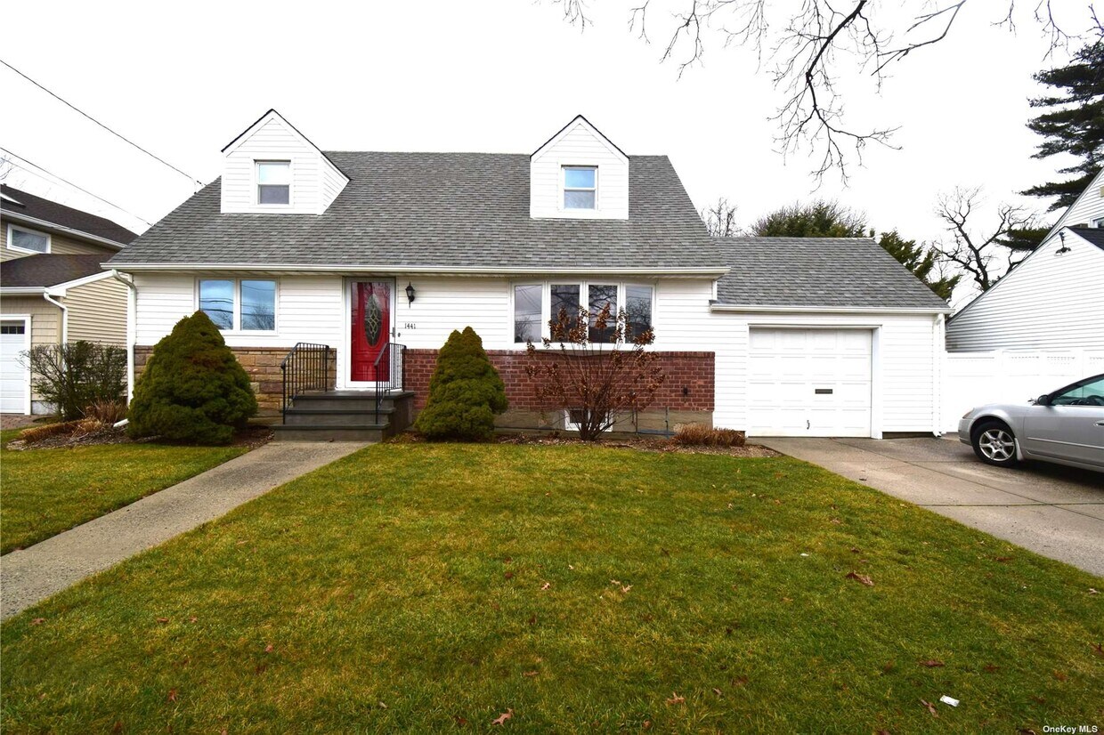 Primary Photo - 1441 N Jerusalem Rd