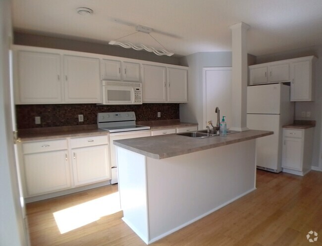 Building Photo - 10549 64th Way NE