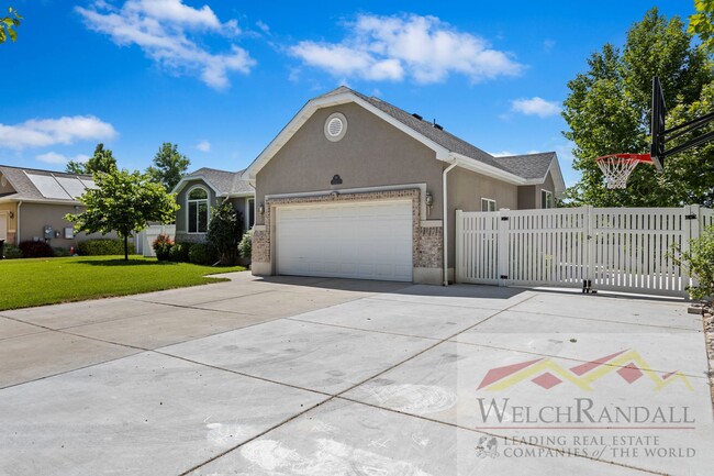 Building Photo - Large Single-Family Home in Syracuse