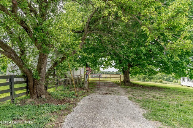 Foto del edificio - 2683 Waddy Rd