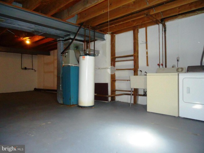 Building Photo - 504 Mast St