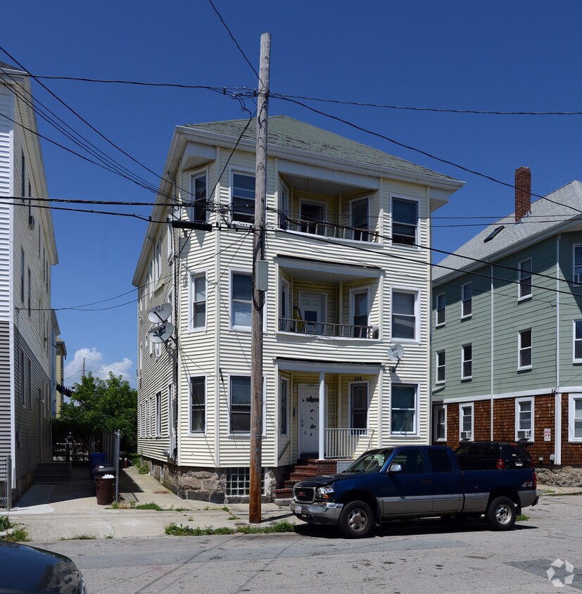 Building Photo - 135 Whitman St