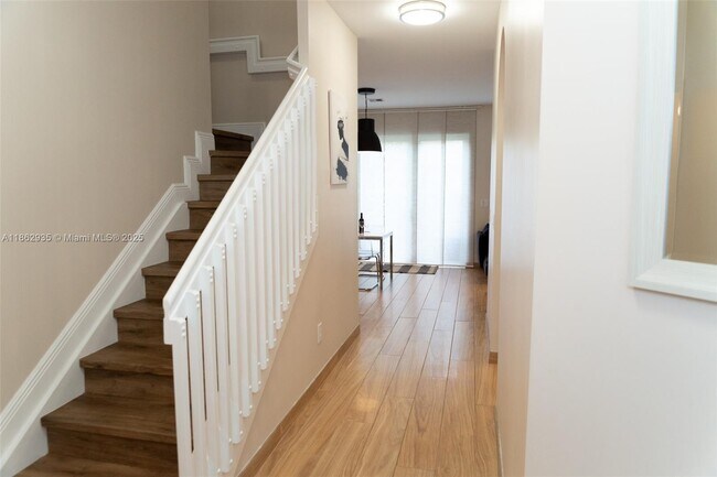 Foto del edificio - 4956 SW 30th Terrace