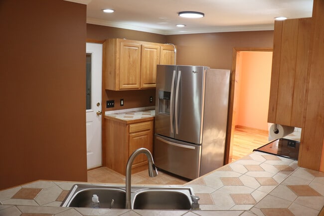 Kitchen - 138 Cullen Ln