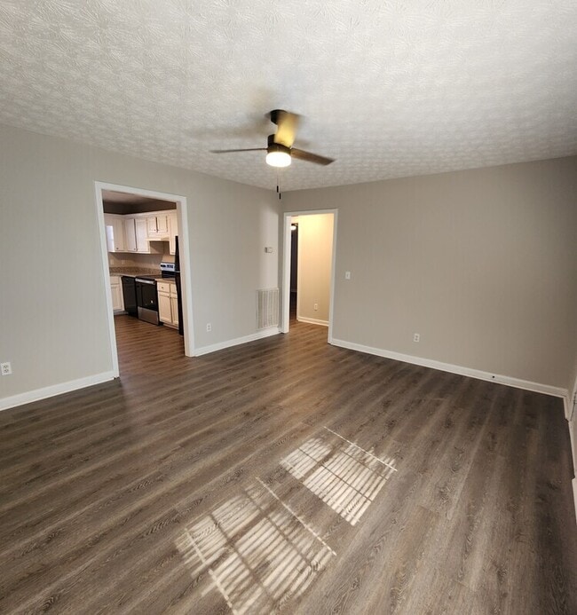 Foto del edificio - 215 Green Acre Ln