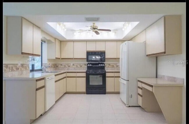 Foto del edificio - 25230 Campos Dr