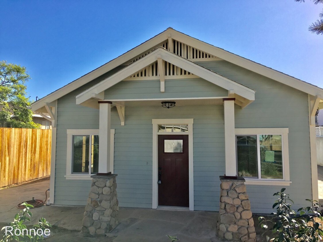 Primary Photo - 4311 Carpinteria Ave