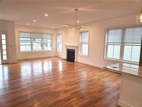 Building Photo - 230 Seawynds Dr