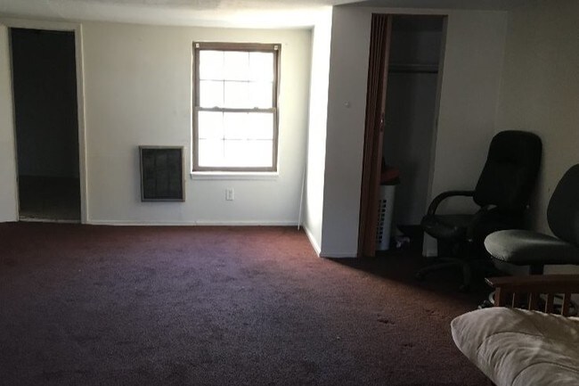 Área de estar - 9 W 4th St