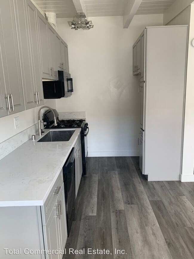 Foto del edificio - 3711 Artesia Blvd