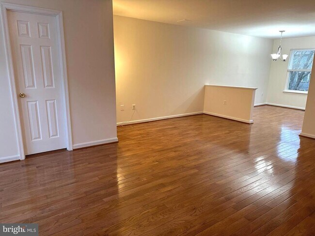 Foto del edificio - 8922 Royal Astor Way