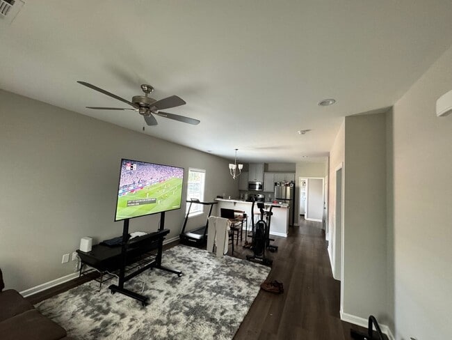 Foto del edificio - 1290 Providence Ln