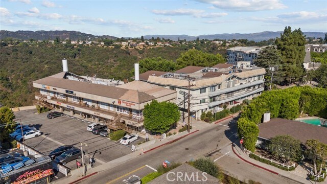 Building Photo - 2345 Roscomare Rd