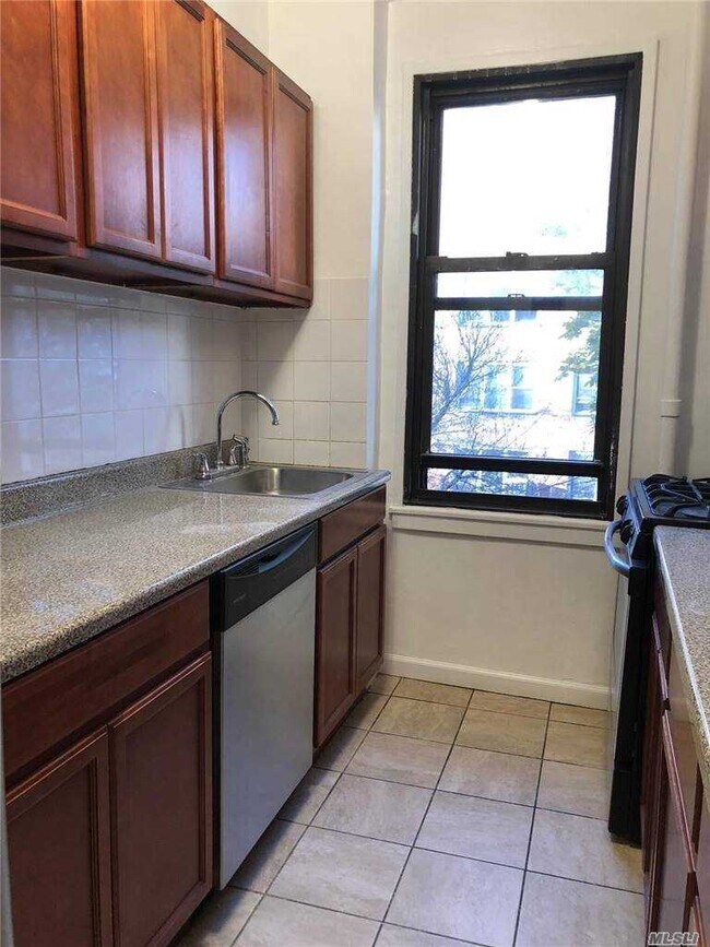 Building Photo - 98-34 63rd Dr