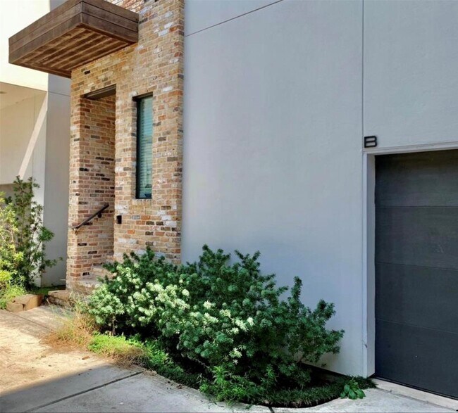 Foto del edificio - 2322 Camden Dr