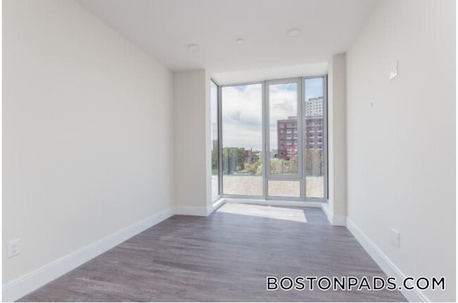 Building Photo - 1065 Tremont St