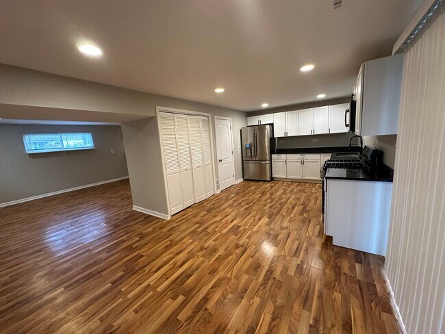 Building Photo - 1327 Highland Ave