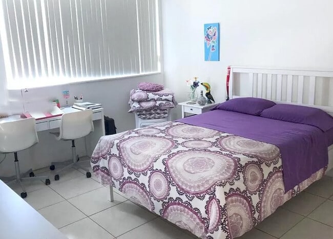 Foto del edificio - 2715 Tigertail Ave