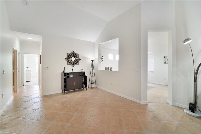 Building Photo - Fully Furnished Annual Rental Carriage Home