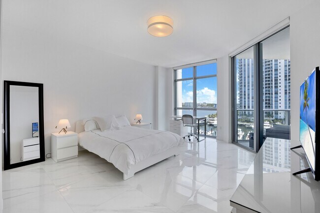 Building Photo - 17301 Biscayne Blvd