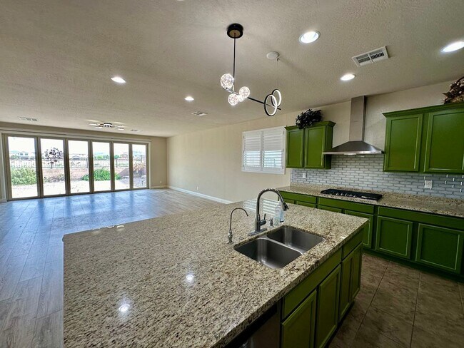 Building Photo - Immaculate Rhodes Ranch Golf Course Commun...