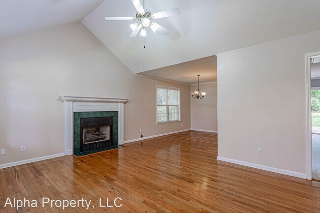 Building Photo - 3 br, 2 bath House - 10 Edgewood Rd