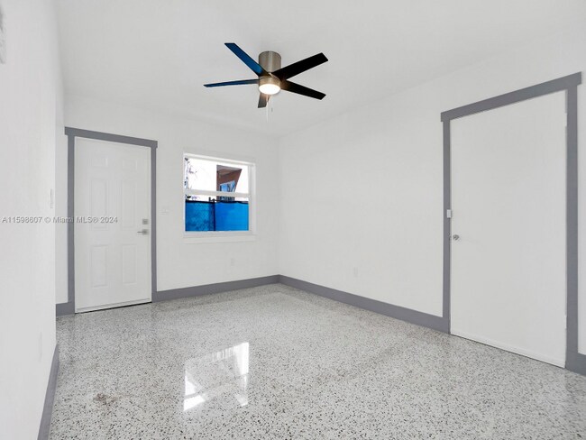 Foto del edificio - 121 NW 74th St