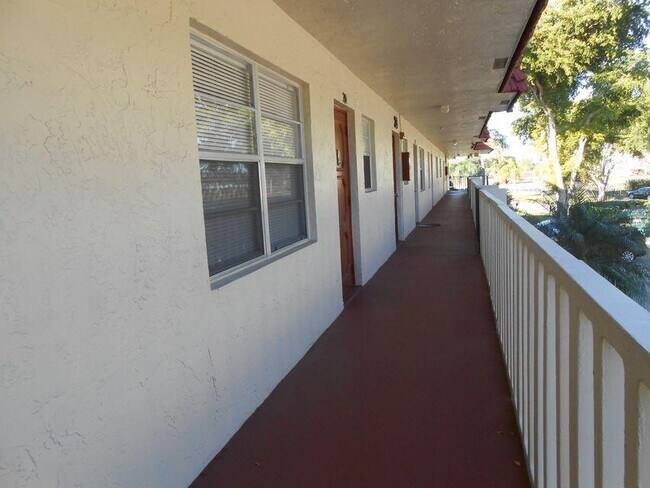 Building Photo - 23 Abbey Ln