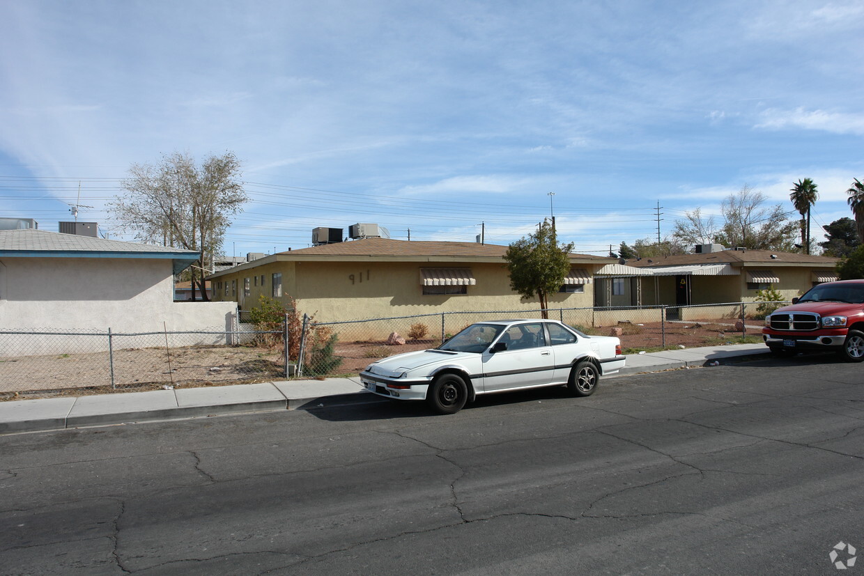 Primary Photo - 911 Desert Ln