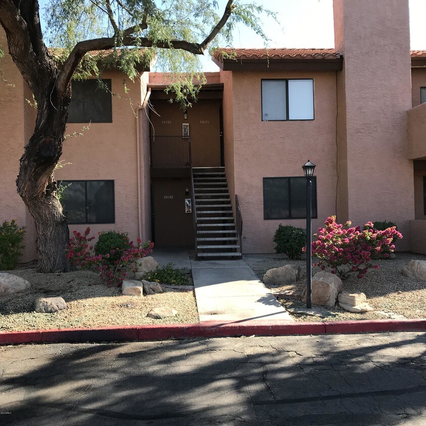 Primary Photo - 1075 W Chandler Blvd