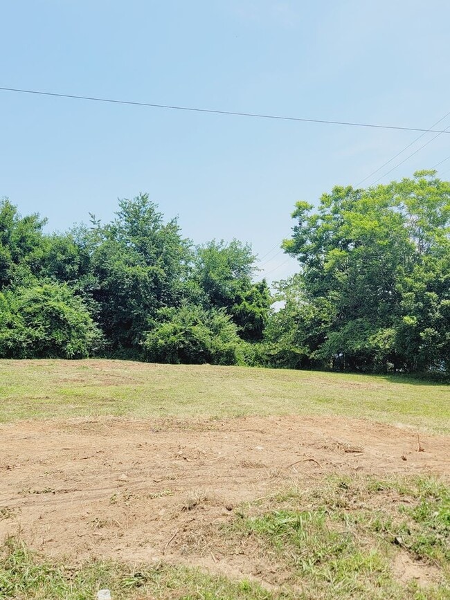 Building Photo - Bungalow with Large Yard