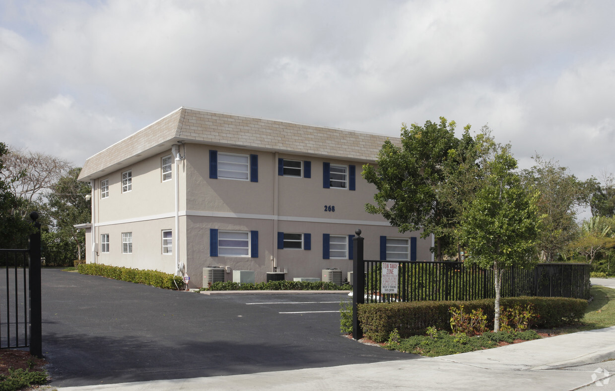 Building Photo - Delray Gulf Stream Apartments