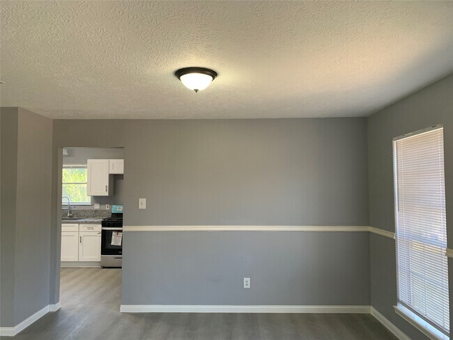 Foto del edificio - 7022 Harpers Dr