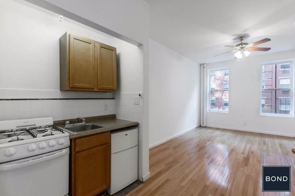Primary Photo - 415 W 54th St